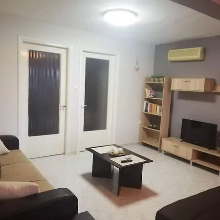 το δροσέρο διαμέρισμα 90τμ . * Kalamata